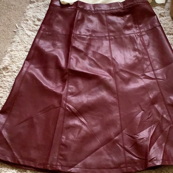 Beautiful Red Faux Leather Dennis Basso NWOT ❤️ - Picture 2 of 7